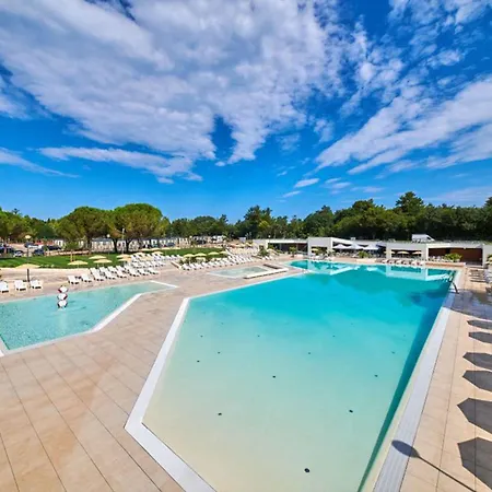Village de vacances Mobile With Pool In Umag-istrien 50063 Umag