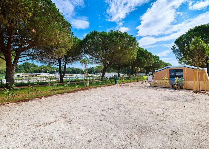 Mobile With Pool In Umag-istrien 50063 Village de vacances